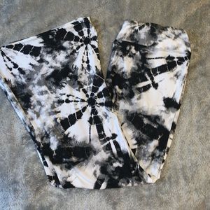 Eye candy flare leggings